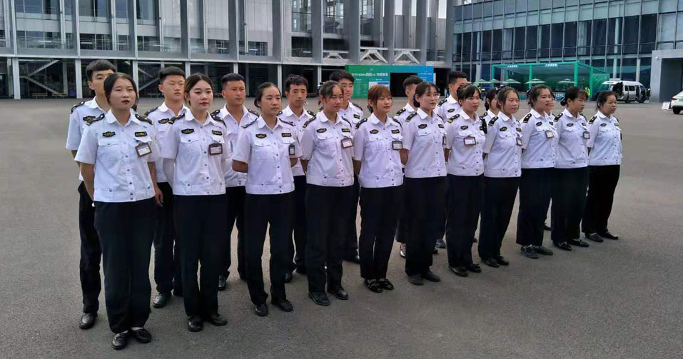 個(gè)性保安服務(wù)：根據(jù)客戶(hù)的相關(guān)要求，依照法律有關(guān)規(guī)定，有針對(duì)性地為客戶(hù)制定符合客戶(hù)實(shí)際情況的安全防范方案。