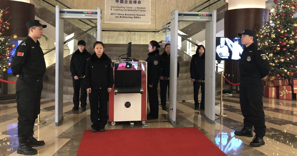 各類(lèi)文藝演出、體育賽事、展銷(xiāo)展覽、招聘會(huì)、廟會(huì)、燈會(huì)、游園等大型群眾性活動(dòng)提供安全服務(wù)。